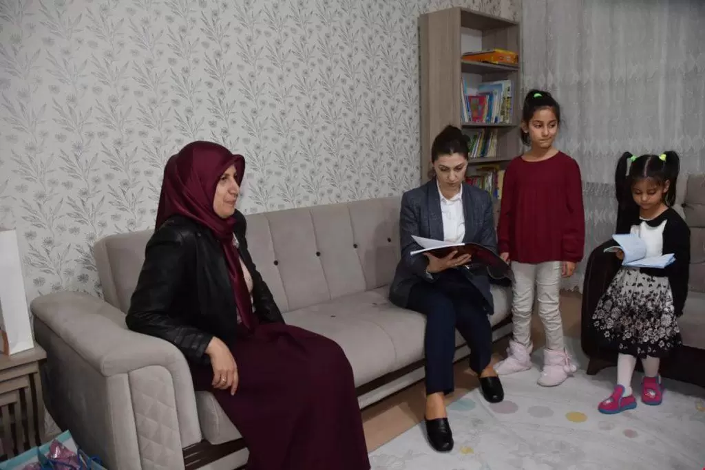 Vali Sezer ve Eşi &Ccedil;ocukları Sevindirdi - Kırıkkale Haber, Son Dakika Kırıkkale Haberleri