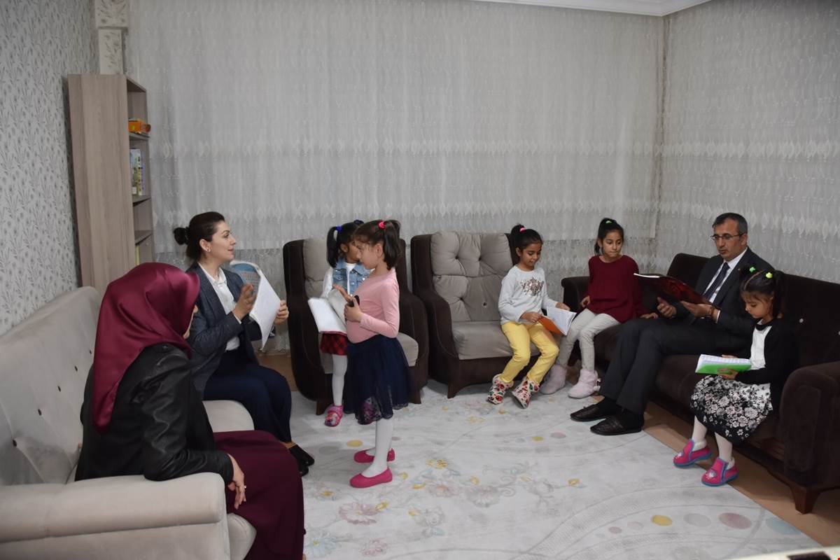 Vali Sezer ve Eşi Çocukları Sevindirdi - Kırıkkale Haber, Son Dakika Kırıkkale Haberleri