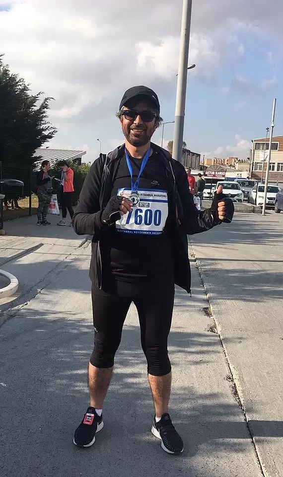Kırıkkale Milli Eğitim Müdürü Yusuf Tüfekçi, İstanbul’da katıldığı maraton yarışları sonrasında kıtalar arası atlet unvanı aldı. Milli Eğitim Müdürü Tüfekçi, Kıtalar Arası Atlet Oldu - Kırıkkale Haber, Son Dakika Kırıkkale Haberleri