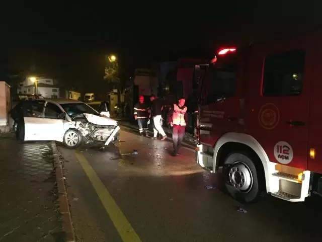 Hızını Alamayan Otomobil Çekiciye Çarptı: 1 Ağır Yaralı - Kırıkkale Haber, Son Dakika Kırıkkale Haberleri Hızını Alamayan Otomobil Çekiciye Çarptı: 1 Ağır Yaralı - Kırıkkale Haber, Son Dakika Kırıkkale Haberleri
