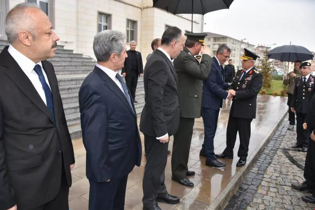 Çeşitli ziyaretlerde bulunmak üzere Kırıkkale’ye gelen Jandarma Genel Komutanı Orgeneral Arif Çetin Kırıkkale’de bir dizi ziyarette bulundu. Jandarma Genel Komutanı Orgeneral Arif Çetin, Kırıkkale’de - Kırıkkale Haber, Son Dakika Kırıkkale Haberleri