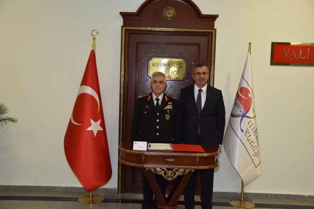 Çeşitli ziyaretlerde bulunmak üzere Kırıkkale’ye gelen Jandarma Genel Komutanı Orgeneral Arif Çetin Kırıkkale’de bir dizi ziyarette bulundu. Jandarma Genel Komutanı Orgeneral Arif Çetin, Kırıkkale’de - Kırıkkale Haber, Son Dakika Kırıkkale Haberleri