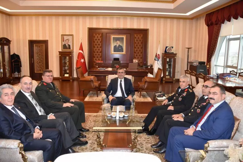 Çeşitli ziyaretlerde bulunmak üzere Kırıkkale’ye gelen Jandarma Genel Komutanı Orgeneral Arif Çetin Kırıkkale’de bir dizi ziyarette bulundu. Jandarma Genel Komutanı Orgeneral Arif Çetin, Kırıkkale’de - Kırıkkale Haber, Son Dakika Kırıkkale Haberleri
