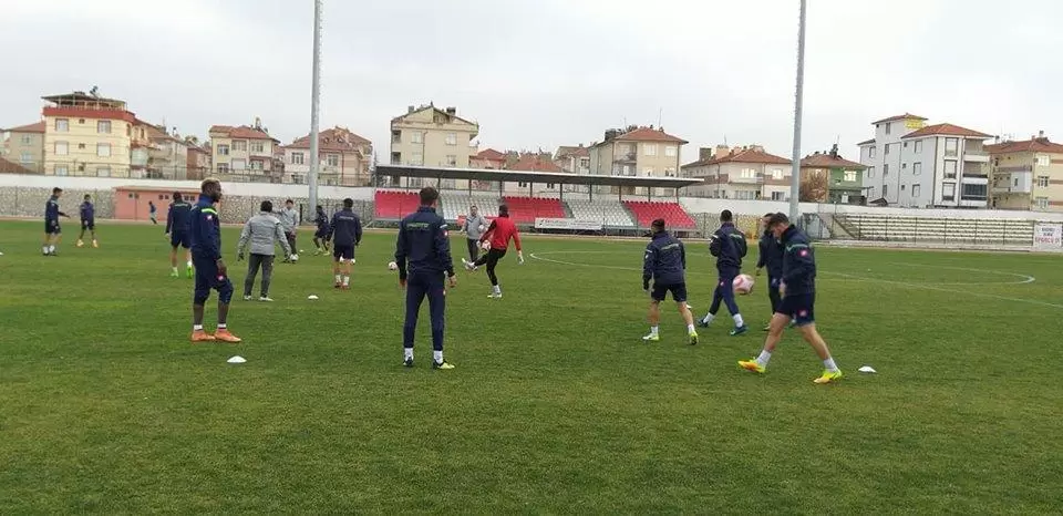 Bölgesel amatör lig, 6. Grubun lideri Kırıkkale Büyük Anadoluspor, bugün 6. sırada bulunan Karaman Belediyespor’a misafir olacak. Zirvedeki Gururumuz, Maç Öncesi Son Hazırlıklarını Tamamladı - Kırıkkale Haber, Son Dakika Kırıkkale Haberleri
