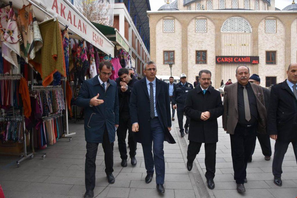 Kırıkkale Valisi Yunus Sezer Çarşı Esnafını Ziyaret Etti - Kırıkkale Haber, Son Dakika Kırıkkale Haberleri