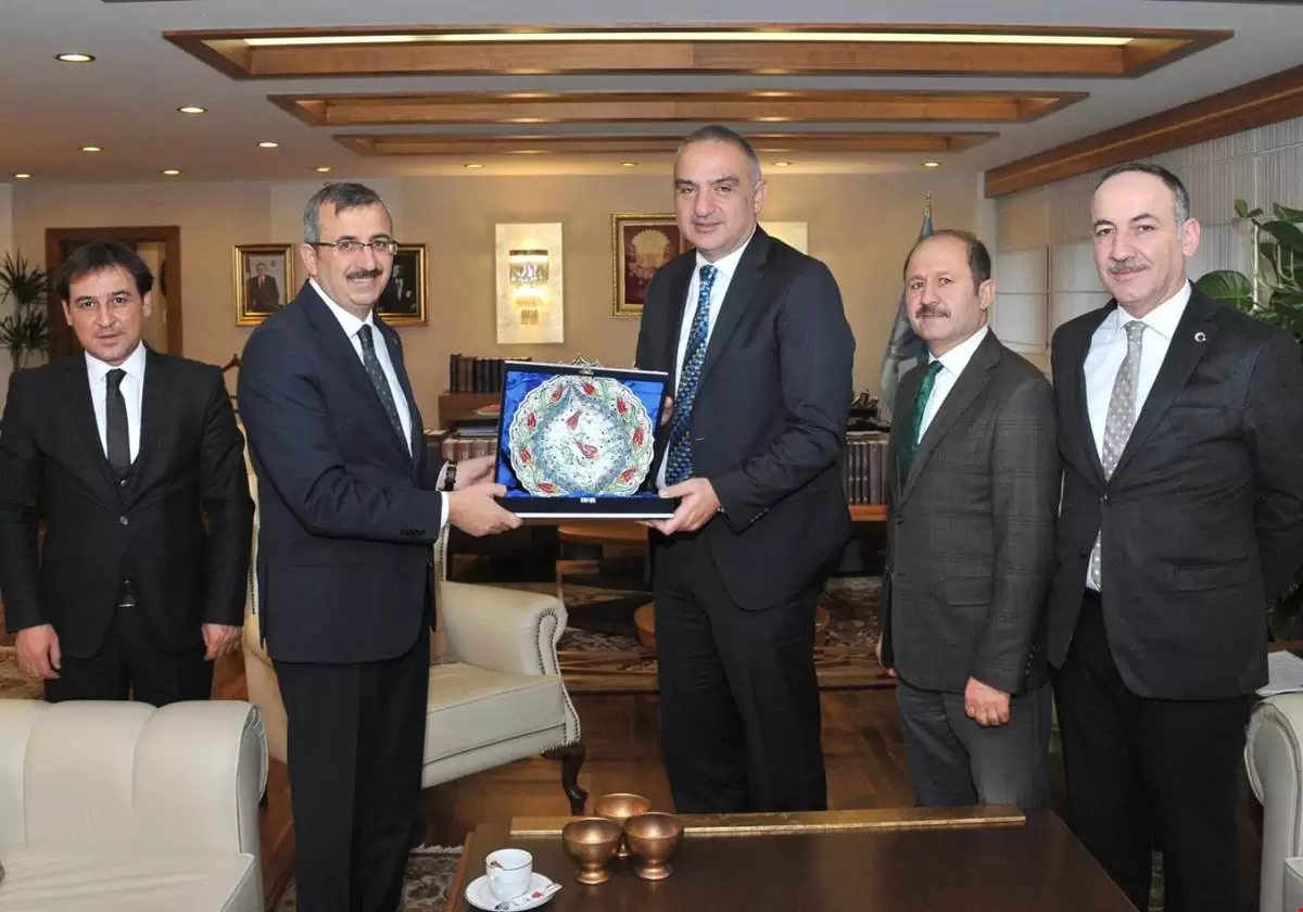 Turizm Bakanı Ersoy’a projeler anlatıldı - Kırıkkale Haber, Son Dakika Kırıkkale Haberleri Turizm Bakanı Ersoy’a projeler anlatıldı - Kırıkkale Haber, Son Dakika Kırıkkale Haberleri