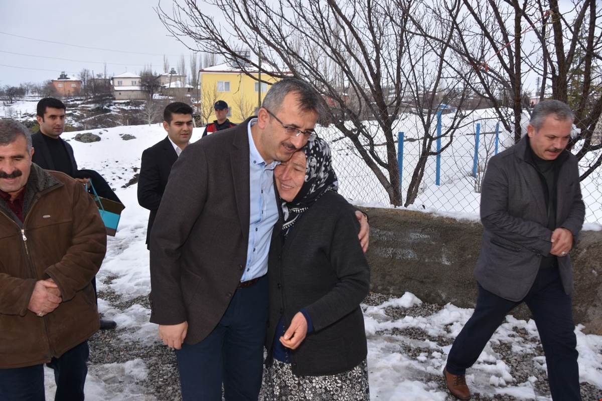 Vali Sezer, şehit ailesini ziyaret etti - Kırıkkale Haber, Son Dakika Kırıkkale Haberleri