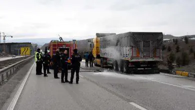 Kömür tozu yüklü tırda çıkan yangın söndürüldü - Kırıkkale Haber, Son Dakika Kırıkkale Haberleri Kömür tozu yüklü tırda çıkan yangın söndürüldü - Kırıkkale Haber, Son Dakika Kırıkkale Haberleri