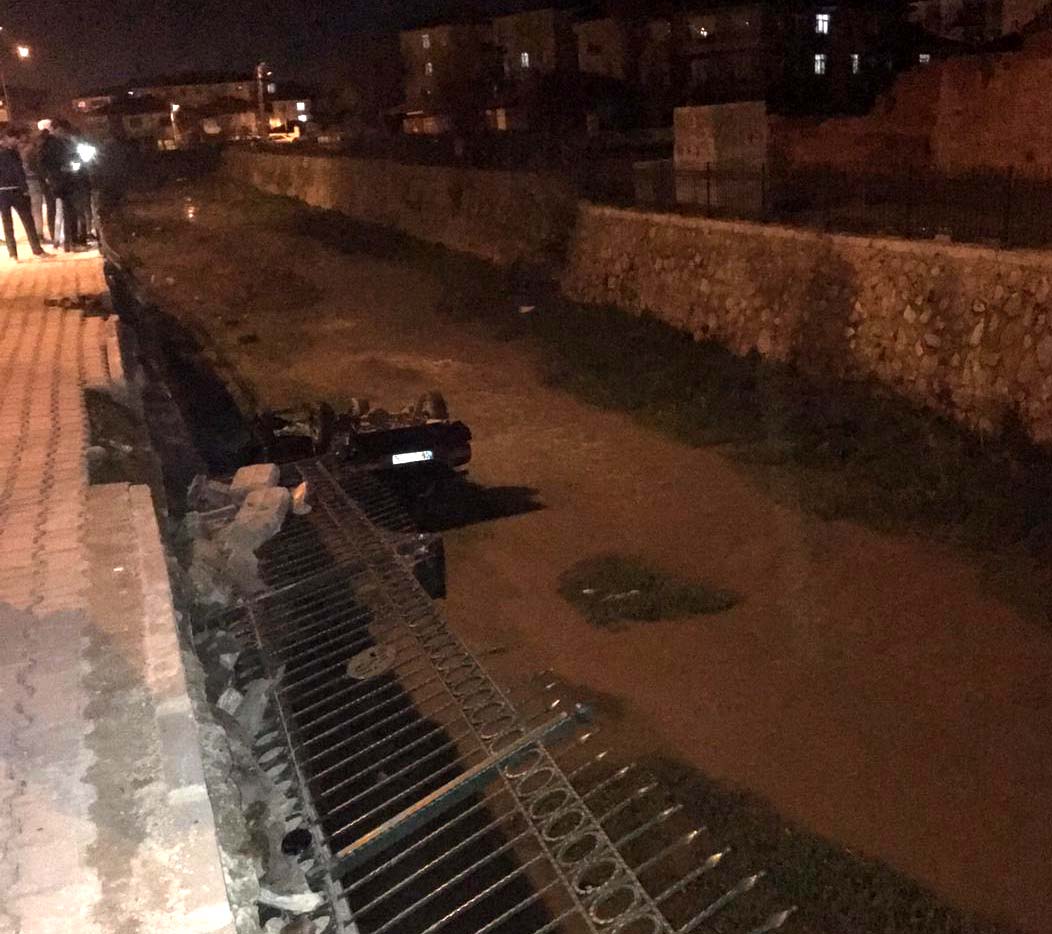 Otomobil su kanalına düştü: 1 yaralı - Kırıkkale Haber, Son Dakika Kırıkkale Haberleri