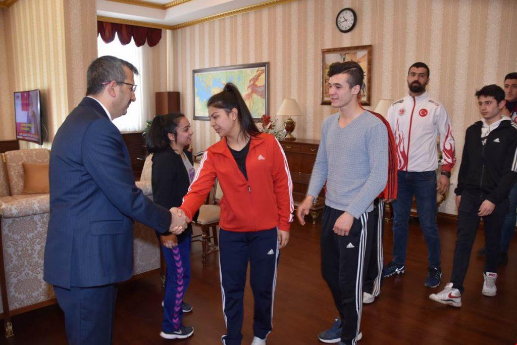 Başarılı sporcular ödüllendirildi - Kırıkkale Haber, Son Dakika Kırıkkale Haberleri