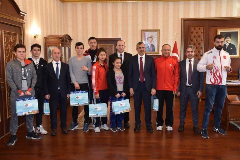 Başarılı sporcular ödüllendirildi - Kırıkkale Haber, Son Dakika Kırıkkale Haberleri