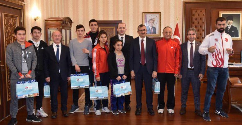 Başarılı sporcular ödüllendirildi - Kırıkkale Haber, Son Dakika Kırıkkale Haberleri
