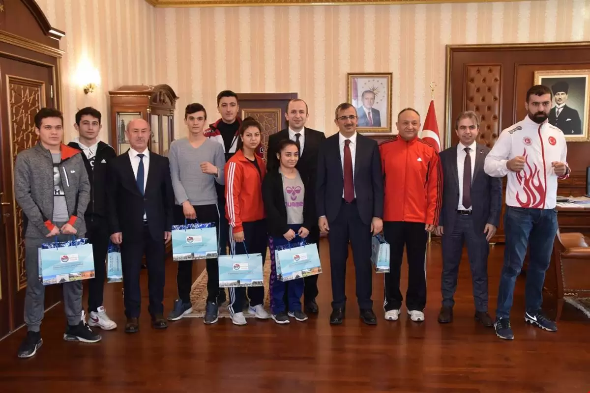 Başarılı sporcular ödüllendirildi - Kırıkkale Haber, Son Dakika Kırıkkale Haberleri Başarılı sporcular ödüllendirildi - Kırıkkale Haber, Son Dakika Kırıkkale Haberleri