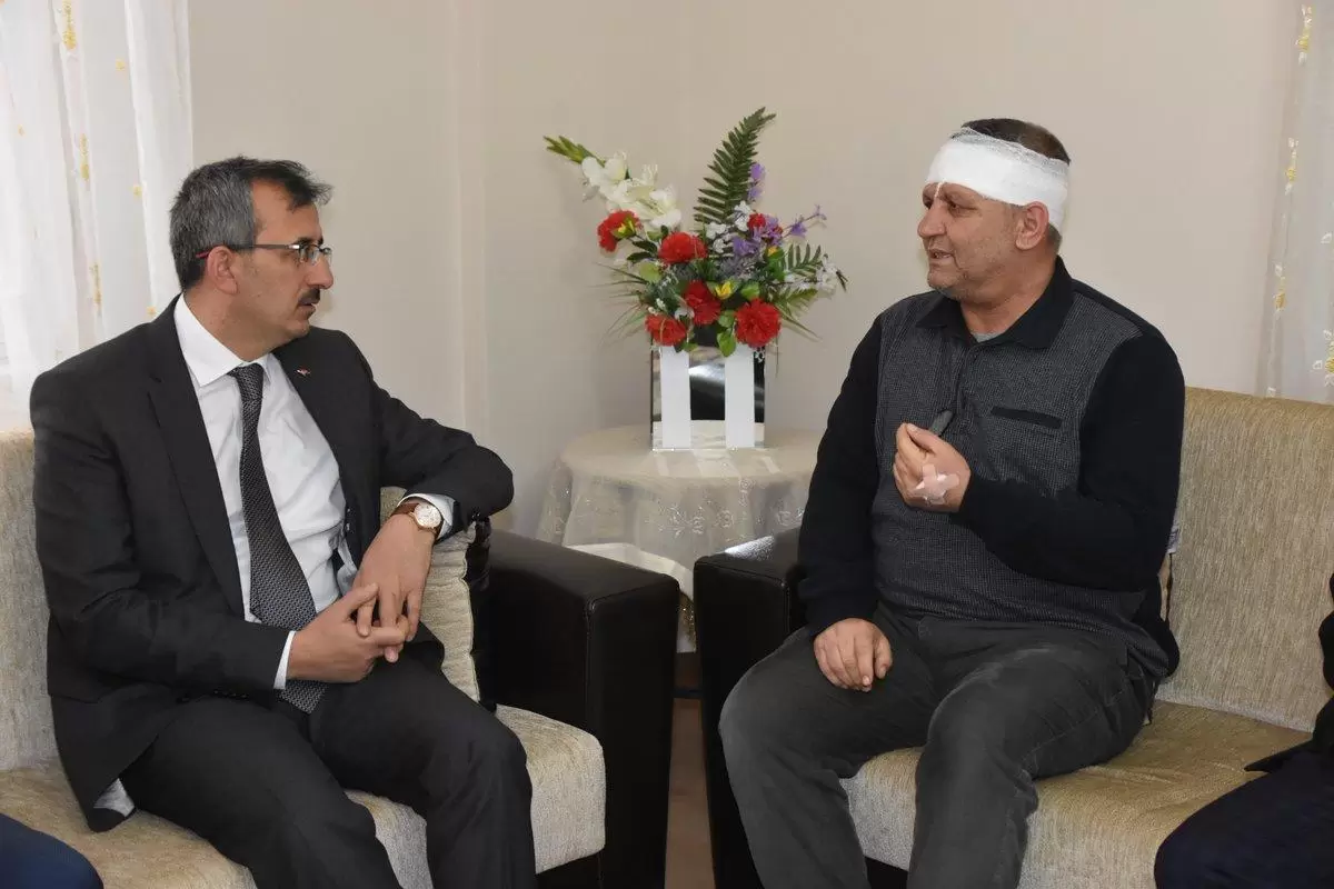 Vali Sezer, Yaralanan Öğretmeni Ziyaret Etti - Kırıkkale Haber, Son Dakika Kırıkkale Haberleri Vali Sezer, Yaralanan Öğretmeni Ziyaret Etti - Kırıkkale Haber, Son Dakika Kırıkkale Haberleri