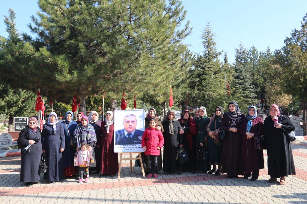 Türkiye Harp Malulü Gaziler, Şehit Dul ve Yetimleri Derneği Kırıkkale Şubesi ve Şehit Aileleri tarafından Şehitlerimizi Anma programları devam ediyor.