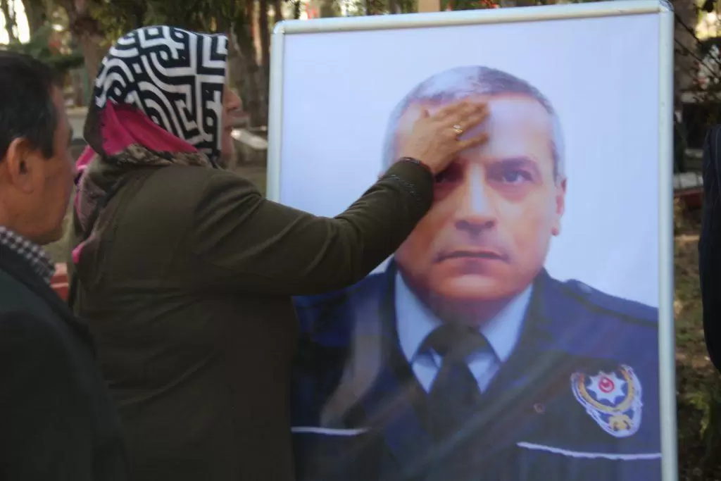 Türkiye Harp Malulü Gaziler, Şehit Dul ve Yetimleri Derneği Kırıkkale Şubesi ve Şehit Aileleri tarafından Şehitlerimizi Anma programları devam ediyor. Şehit Polis Memuru Mustafa Demirbaş, Kabri Başında Anıldı - Kırıkkale Haber, Son Dakika Kırıkkale Haberleri