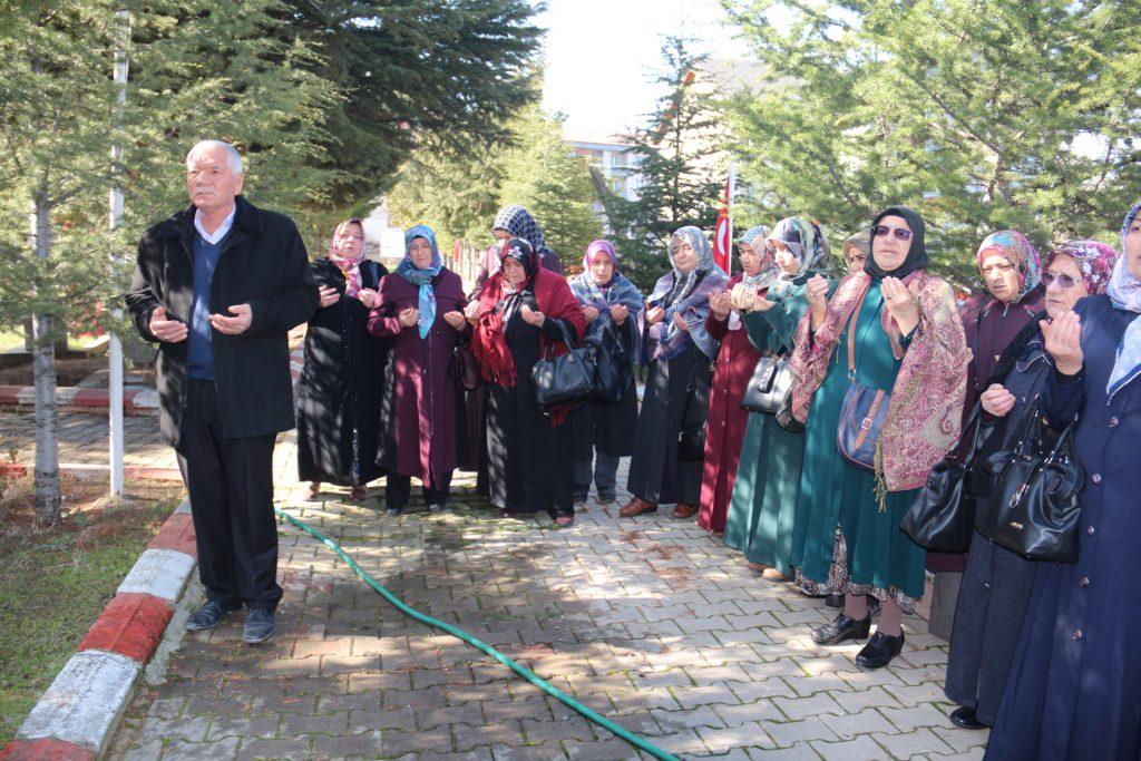 Türkiye Harp Malulü Gaziler, Şehit Dul ve Yetimleri Derneği Kırıkkale Şubesi ve Şehit Aileleri tarafından Şehitlerimizi Anma programları devam ediyor.