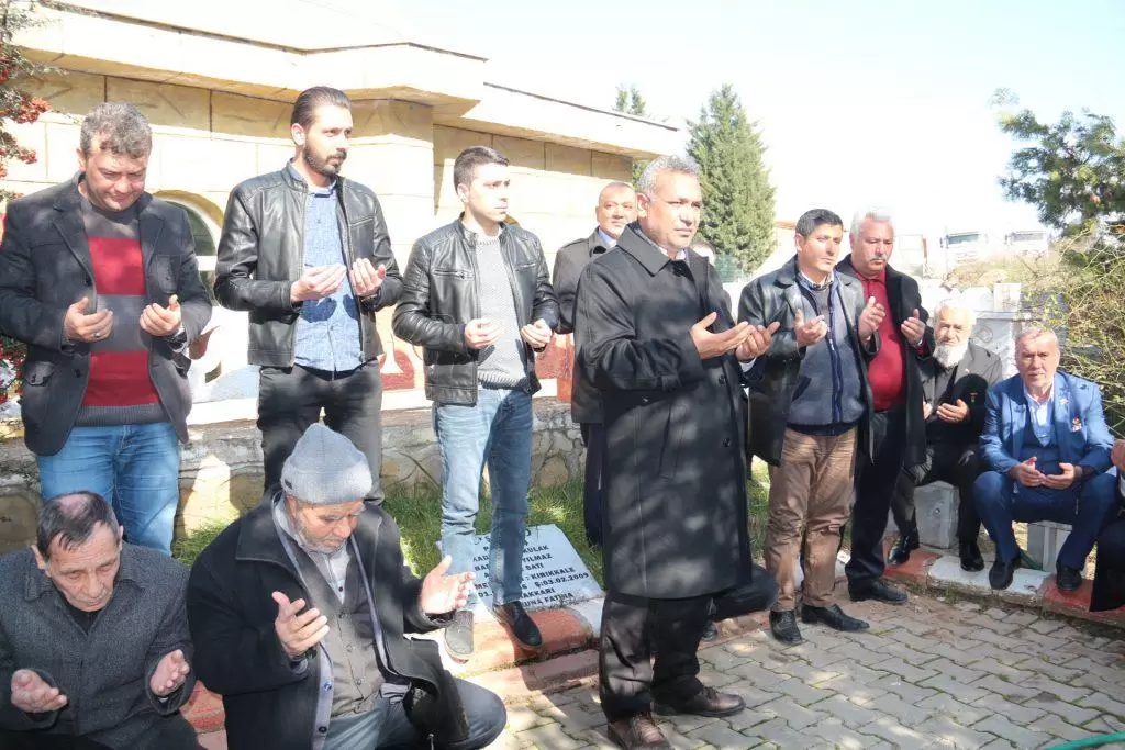 Türkiye Harp Malulü Gaziler, Şehit Dul ve Yetimleri Derneği Kırıkkale Şubesi ve Şehit Aileleri tarafından Şehitlerimizi Anma programları devam ediyor. Şehit Polis Memuru Mustafa Demirbaş, Kabri Başında Anıldı - Kırıkkale Haber, Son Dakika Kırıkkale Haberleri