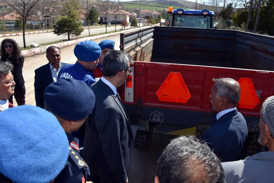 REFLEKTÖR TAK GÖRÜNÜR OL - Kırıkkale Haber, Son Dakika Kırıkkale Haberleri REFLEKTÖR TAK GÖRÜNÜR OL - Kırıkkale Haber, Son Dakika Kırıkkale Haberleri