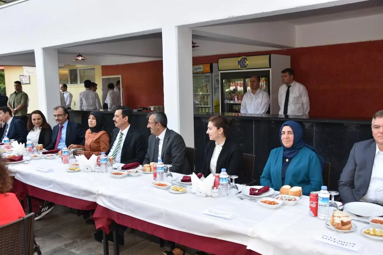 Hakim ve savcılar için veda yemeği - Kırıkkale Haber, Son Dakika Kırıkkale Haberleri Hakim ve savcılar için veda yemeği - Kırıkkale Haber, Son Dakika Kırıkkale Haberleri