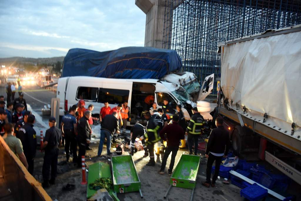 Kırıkkale’de zincirleme kaza: 2 ölü, 17 yaralı - Kırıkkale Haber, Son Dakika Kırıkkale Haberleri