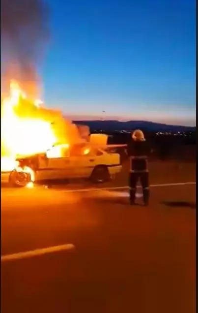 Seyir halindeki otomobil alev aldı - Kırıkkale Haber, Son Dakika Kırıkkale Haberleri Seyir halindeki otomobil alev aldı - Kırıkkale Haber, Son Dakika Kırıkkale Haberleri