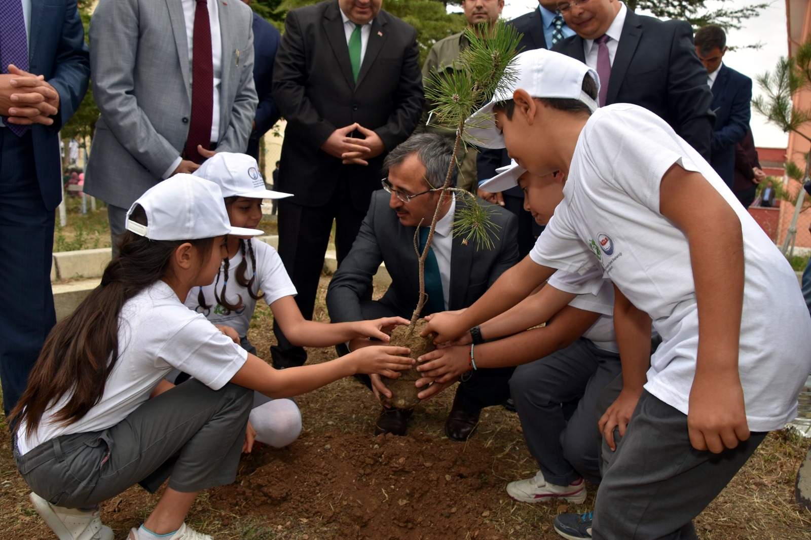 Fidan dikip okula başladılar - Kırıkkale Haber, Son Dakika Kırıkkale Haberleri