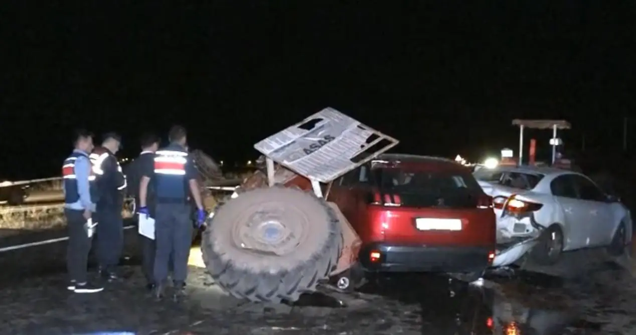 Traktörlerle otomobiller çarpıştı - Kırıkkale Haber, Son Dakika Kırıkkale Haberleri