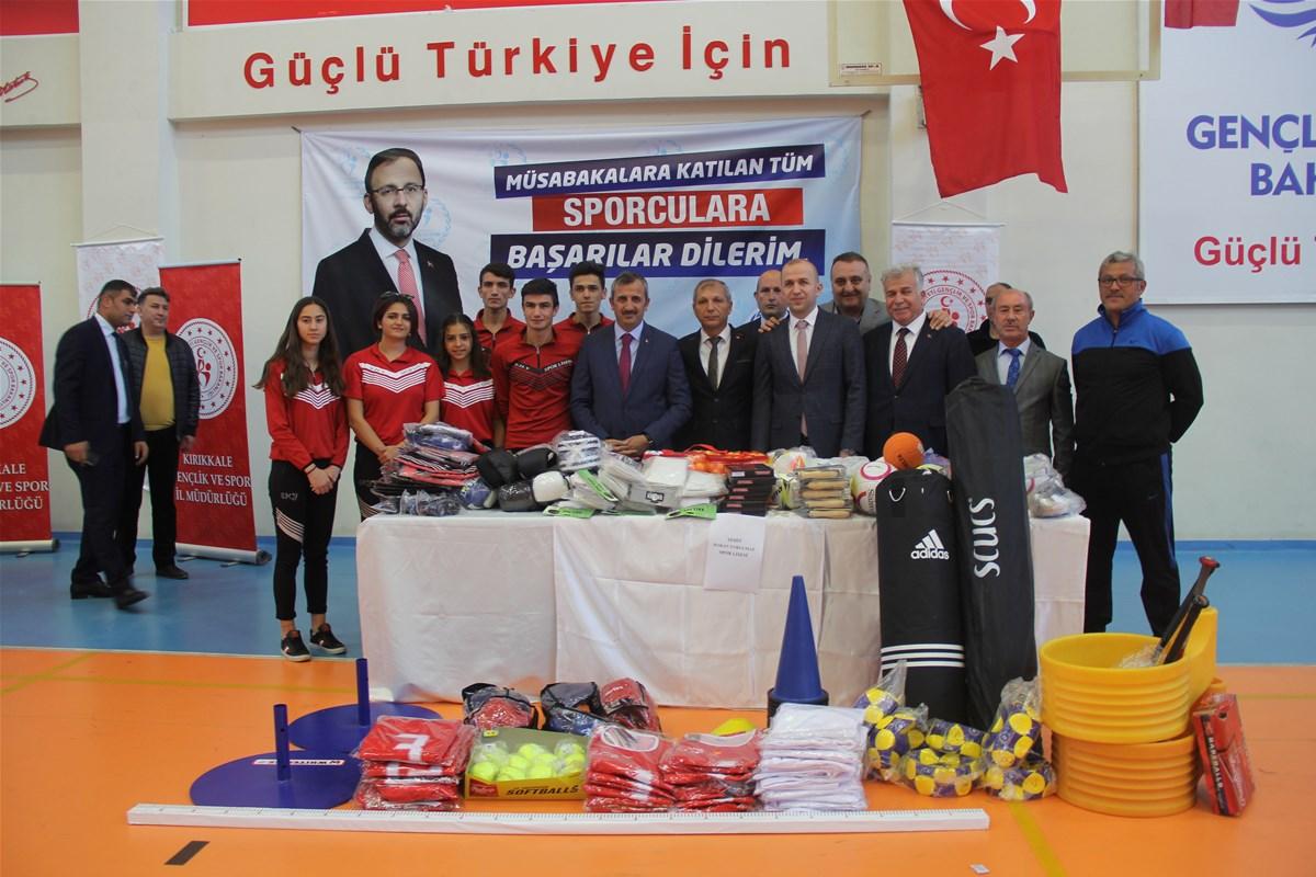 Okul spor kulüplerine malzeme desteği - Kırıkkale Haber, Son Dakika Kırıkkale Haberleri