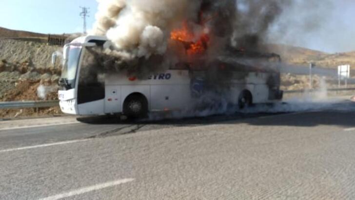 Yolcu otobüsü alev alev yandı - Kırıkkale Haber, Son Dakika Kırıkkale Haberleri