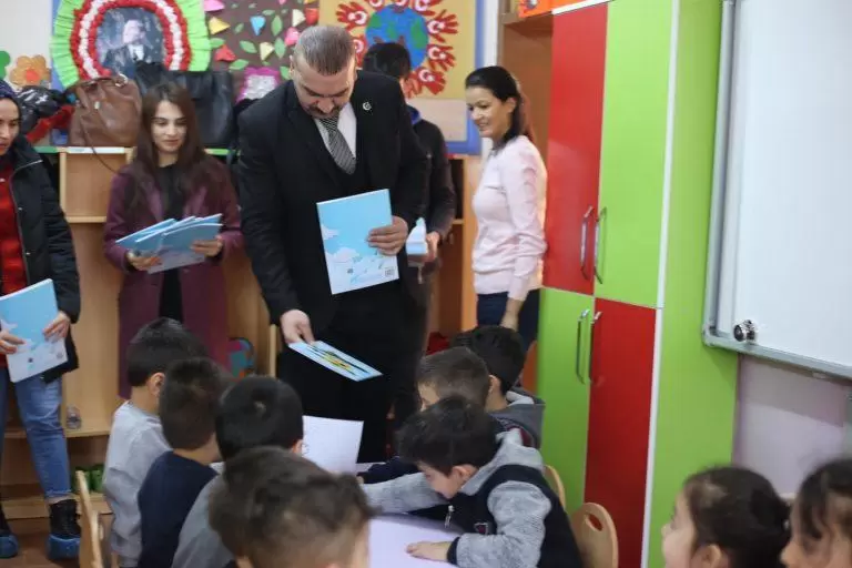 Ülkü Ocakları Öğrencilere Boyama Kitabı Dağıttı - Kırıkkale Haber, Son Dakika Kırıkkale Haberleri Ülkü Ocakları Öğrencilere Boyama Kitabı Dağıttı - Kırıkkale Haber, Son Dakika Kırıkkale Haberleri
