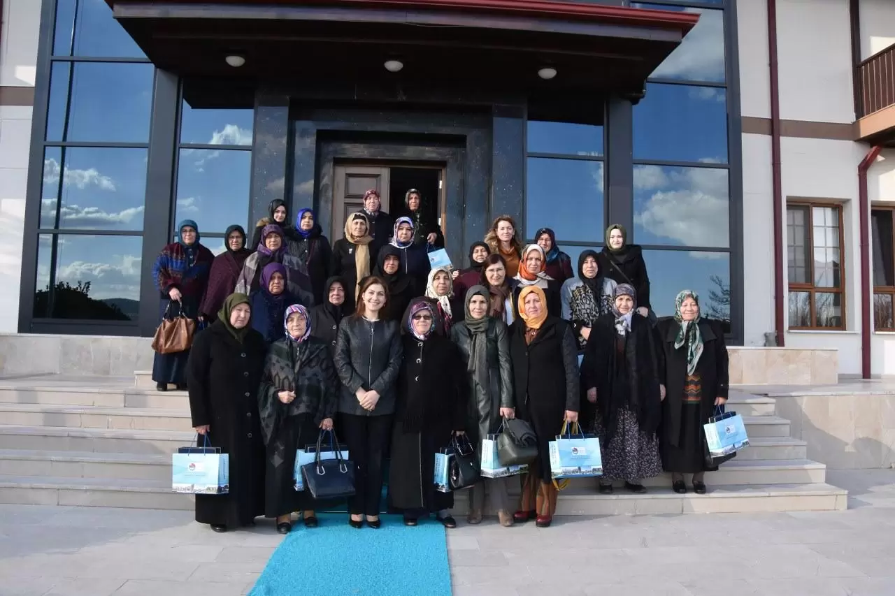 Vali Sezer’in Eşi Şehit Yakınlarını Ağırladı - Kırıkkale Haber, Son Dakika Kırıkkale Haberleri Vali Sezer’in Eşi Şehit Yakınlarını Ağırladı - Kırıkkale Haber, Son Dakika Kırıkkale Haberleri