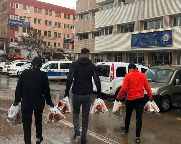 Bülent börek, görevlilere börek ikram etti - Kırıkkale Haber, Son Dakika Kırıkkale Haberleri