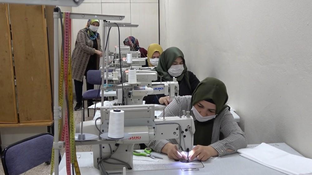 Kırıkkale’de Gönüllü Kadınlar Maske Üretiyor - Kırıkkale Haber, Son Dakika Kırıkkale Haberleri