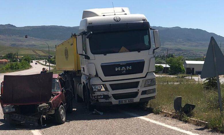 Kamyon ile otomobil çarpıştı - Kırıkkale Haber, Son Dakika Kırıkkale Haberleri Kamyon ile otomobil çarpıştı - Kırıkkale Haber, Son Dakika Kırıkkale Haberleri