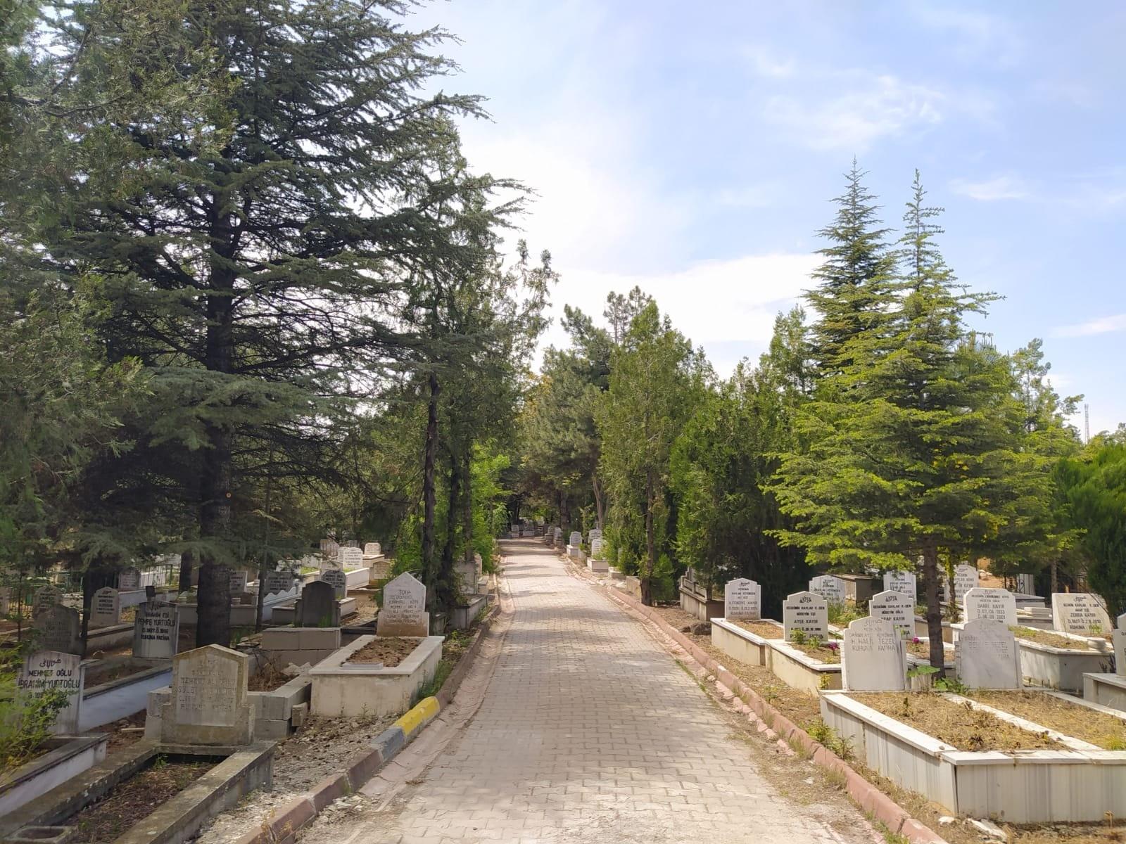 Kırıkkale’de mezarlıklara özel bakım yapıldı - Kırıkkale Haber, Son Dakika Kırıkkale Haberleri