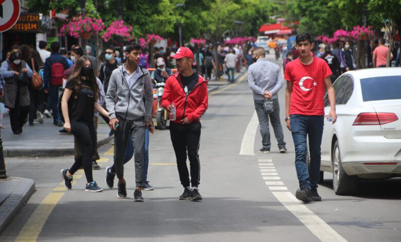 Gençler üçüncü kez sokağa çıktı - Kırıkkale Haber, Son Dakika Kırıkkale Haberleri Gençler üçüncü kez sokağa çıktı - Kırıkkale Haber, Son Dakika Kırıkkale Haberleri