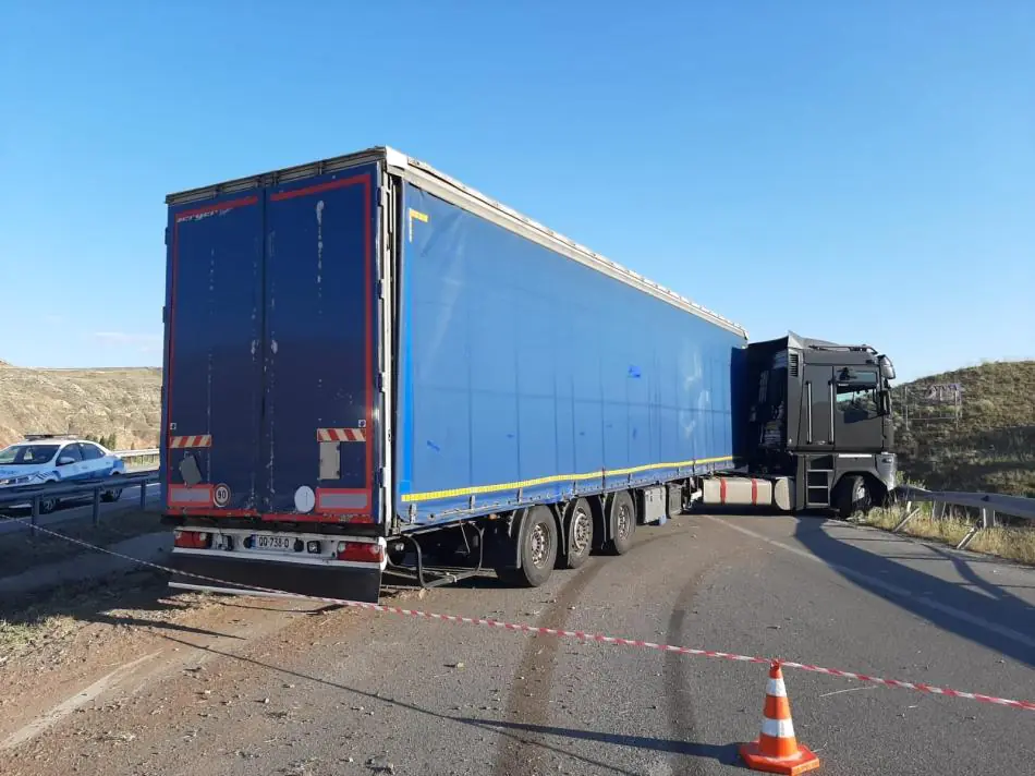 Kırıkkale’de, araçtan fırlayan tır sürücüsü öldü - Kırıkkale Haber, Son Dakika Kırıkkale Haberleri Kırıkkale’de, araçtan fırlayan tır sürücüsü öldü - Kırıkkale Haber, Son Dakika Kırıkkale Haberleri