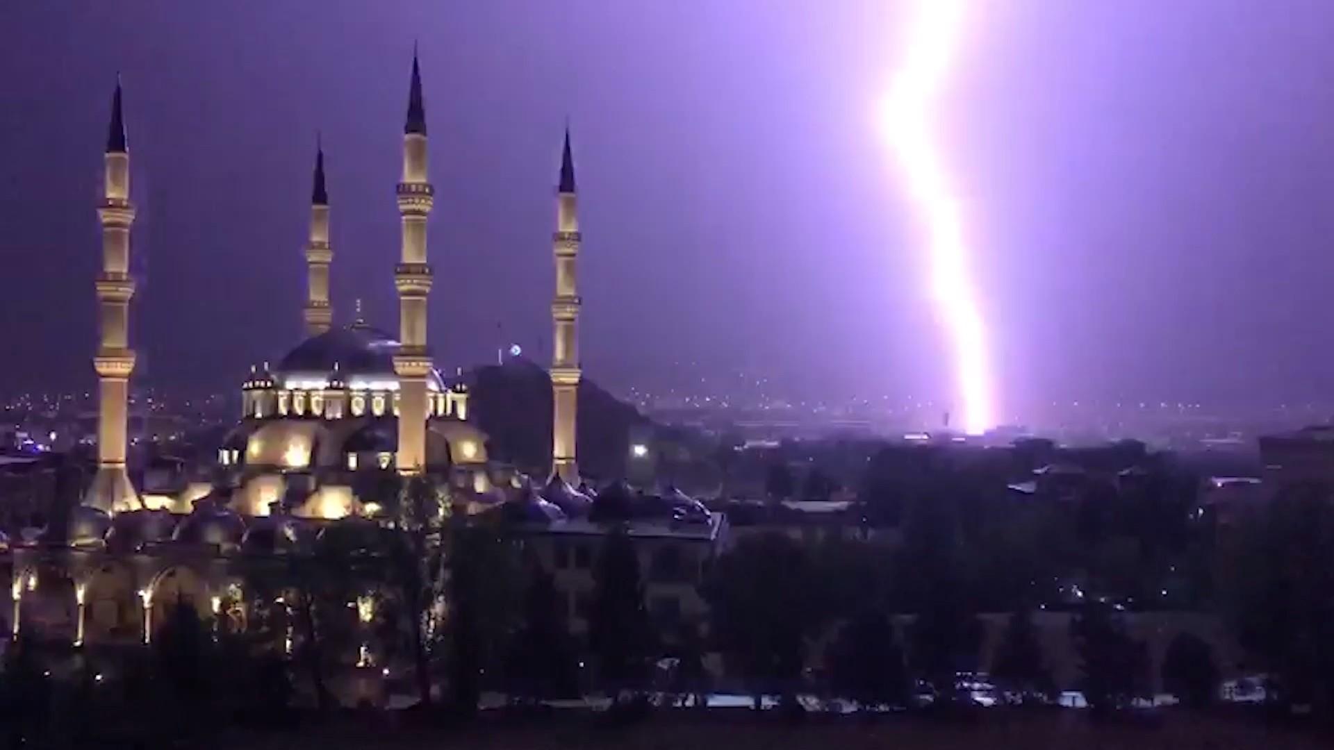 Kırıkkale’de şimşekler geceyi aydınlattı - Kırıkkale Haber, Son Dakika Kırıkkale Haberleri