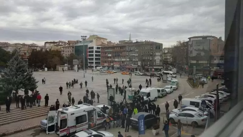 Cumhuriyet Meydanında Silahlı Kavga - Kırıkkale Haber, Son Dakika Kırıkkale Haberleri Cumhuriyet Meydanında Silahlı Kavga - Kırıkkale Haber, Son Dakika Kırıkkale Haberleri