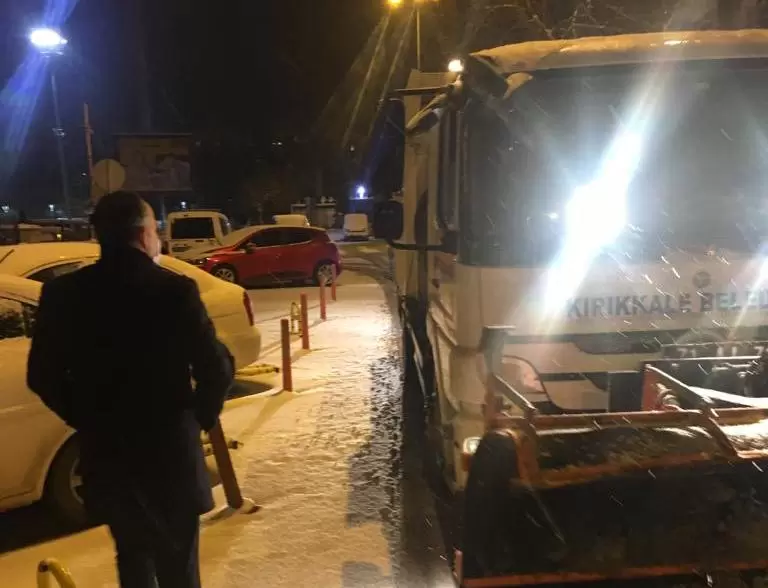 Kırıkkale Belediyesi, Başkanıyla Beraber Karla Mücadelede - Kırıkkale Haber, Son Dakika Kırıkkale Haberleri Kırıkkale Belediyesi, Başkanıyla Beraber Karla Mücadelede - Kırıkkale Haber, Son Dakika Kırıkkale Haberleri
