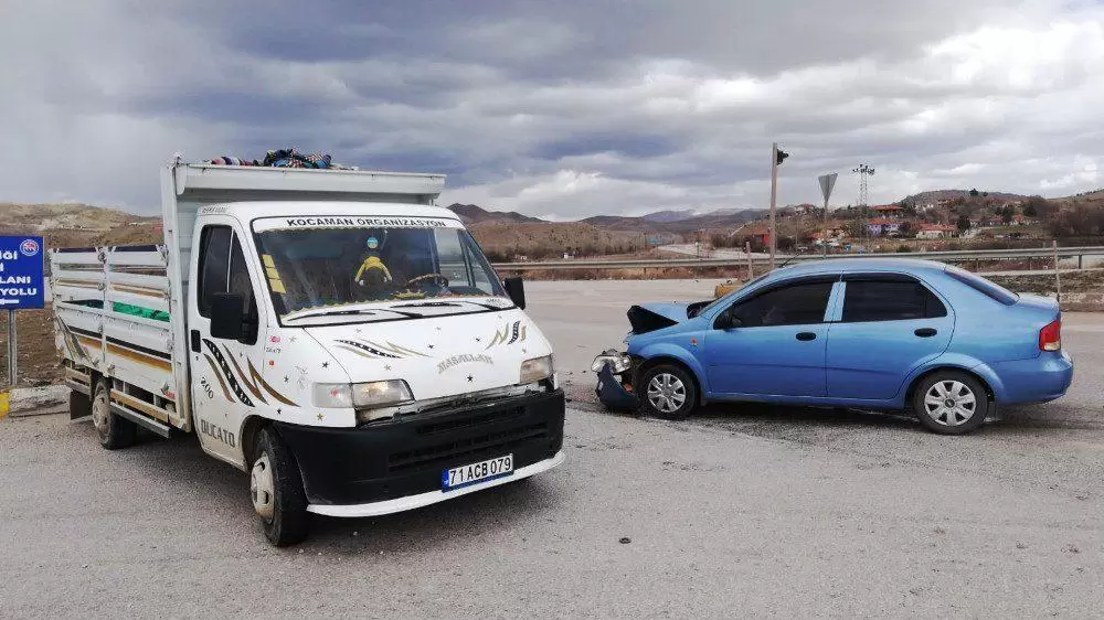 Kamyonet İle Otomobil Çarpıştı: 1 Yaralı - Kırıkkale Haber, Son Dakika Kırıkkale Haberleri Kamyonet İle Otomobil Çarpıştı: 1 Yaralı - Kırıkkale Haber, Son Dakika Kırıkkale Haberleri