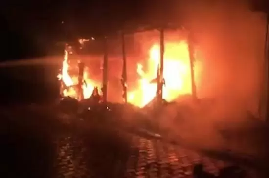Otomobil ve tandırlık alevlere teslim oldu - Kırıkkale Haber, Son Dakika Kırıkkale Haberleri Otomobil ve tandırlık alevlere teslim oldu - Kırıkkale Haber, Son Dakika Kırıkkale Haberleri