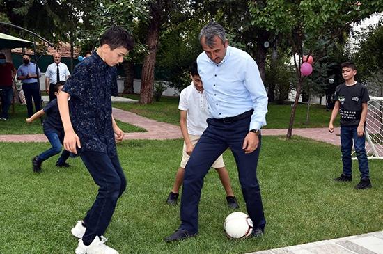 Sezer, Sevgi Evlerinde Kalan Çocuklarla Futbol Oynadı - Kırıkkale Haber, Son Dakika Kırıkkale Haberleri