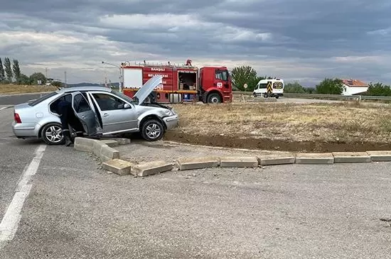 İki otomobil çarpıştı 4 yaralı - Kırıkkale Haber, Son Dakika Kırıkkale Haberleri İki otomobil çarpıştı 4 yaralı - Kırıkkale Haber, Son Dakika Kırıkkale Haberleri