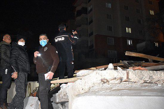 Kırıkkale'de 2 Katlı Metruk Ev Çöktü