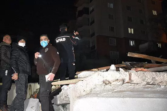 Kırıkkale’de 2 Katlı Metruk Ev Çöktü - Kırıkkale Haber, Son Dakika Kırıkkale Haberleri Kırıkkale’de 2 Katlı Metruk Ev Çöktü - Kırıkkale Haber, Son Dakika Kırıkkale Haberleri
