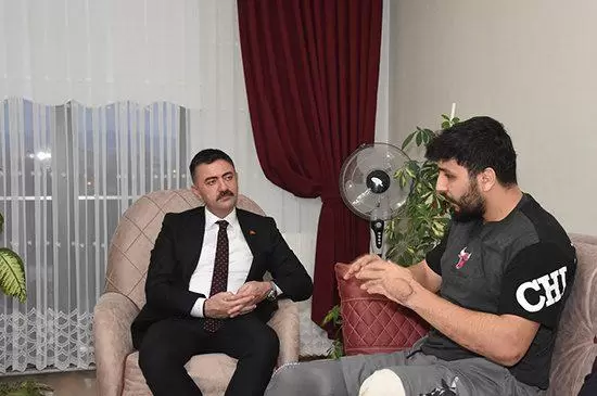 Tekbıyıkoğlu, Gazi Ahmet Karakartal’ı Ziyaret Etti - Kırıkkale Haber, Son Dakika Kırıkkale Haberleri Tekbıyıkoğlu, Gazi Ahmet Karakartal’ı Ziyaret Etti - Kırıkkale Haber, Son Dakika Kırıkkale Haberleri