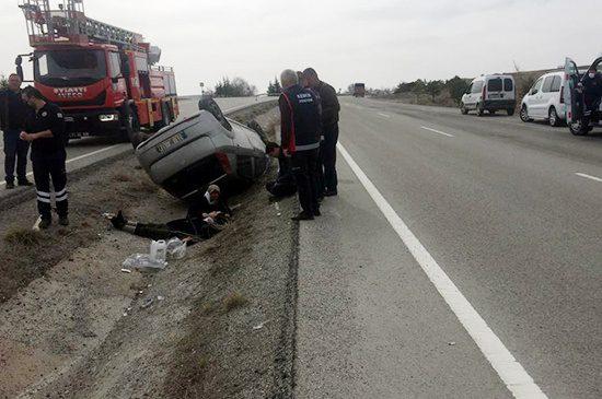 Otomobilin Orta Refüje Devrildi - Kırıkkale Haber, Son Dakika Kırıkkale Haberleri