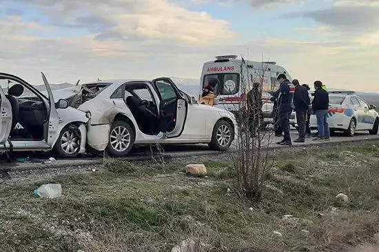 Park halindeki otomobile çarpan araçtaki 3 kişi yaralandı - Kırıkkale Haber, Son Dakika Kırıkkale Haberleri Park halindeki otomobile çarpan araçtaki 3 kişi yaralandı - Kırıkkale Haber, Son Dakika Kırıkkale Haberleri
